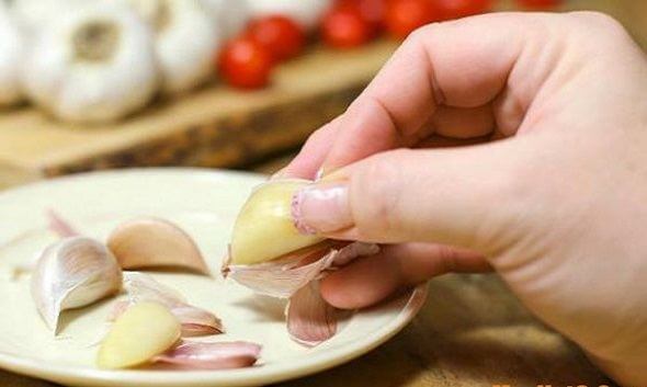 mẹo bóc tỏi nhanh