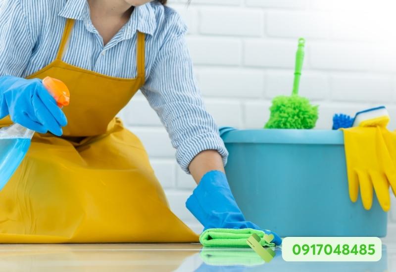 dich-vu-ve-sinh-rem-cua-giup-viec-nha-xanh
